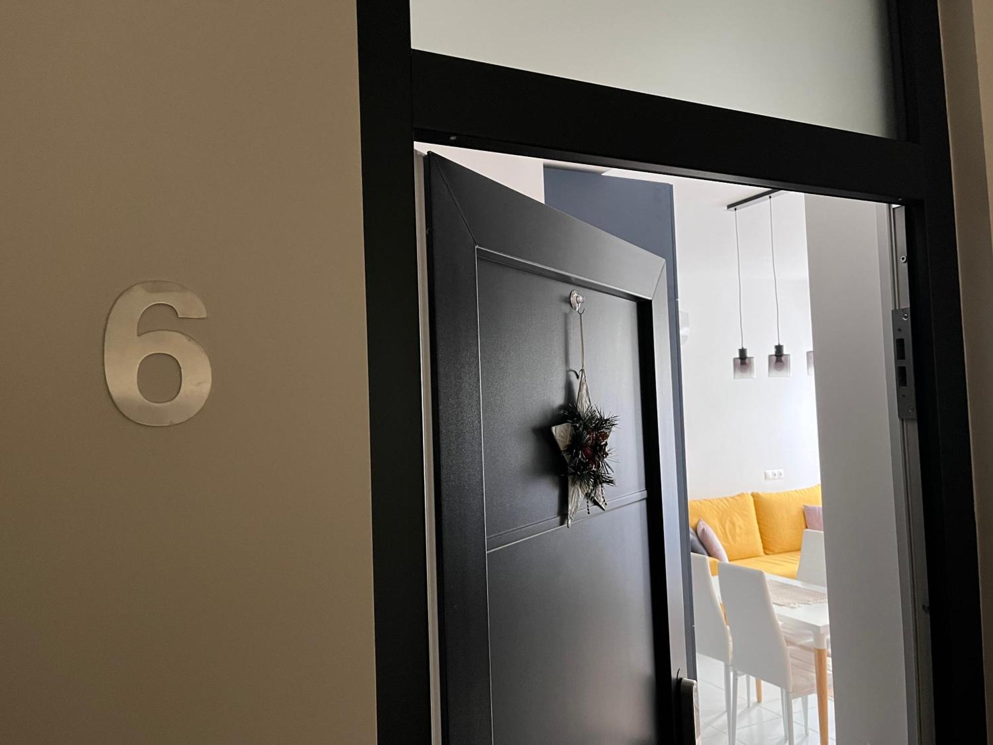 One Step Apartman - City Center With Self Check-In โซมบ็อตเฮย์ ภายนอก รูปภาพ