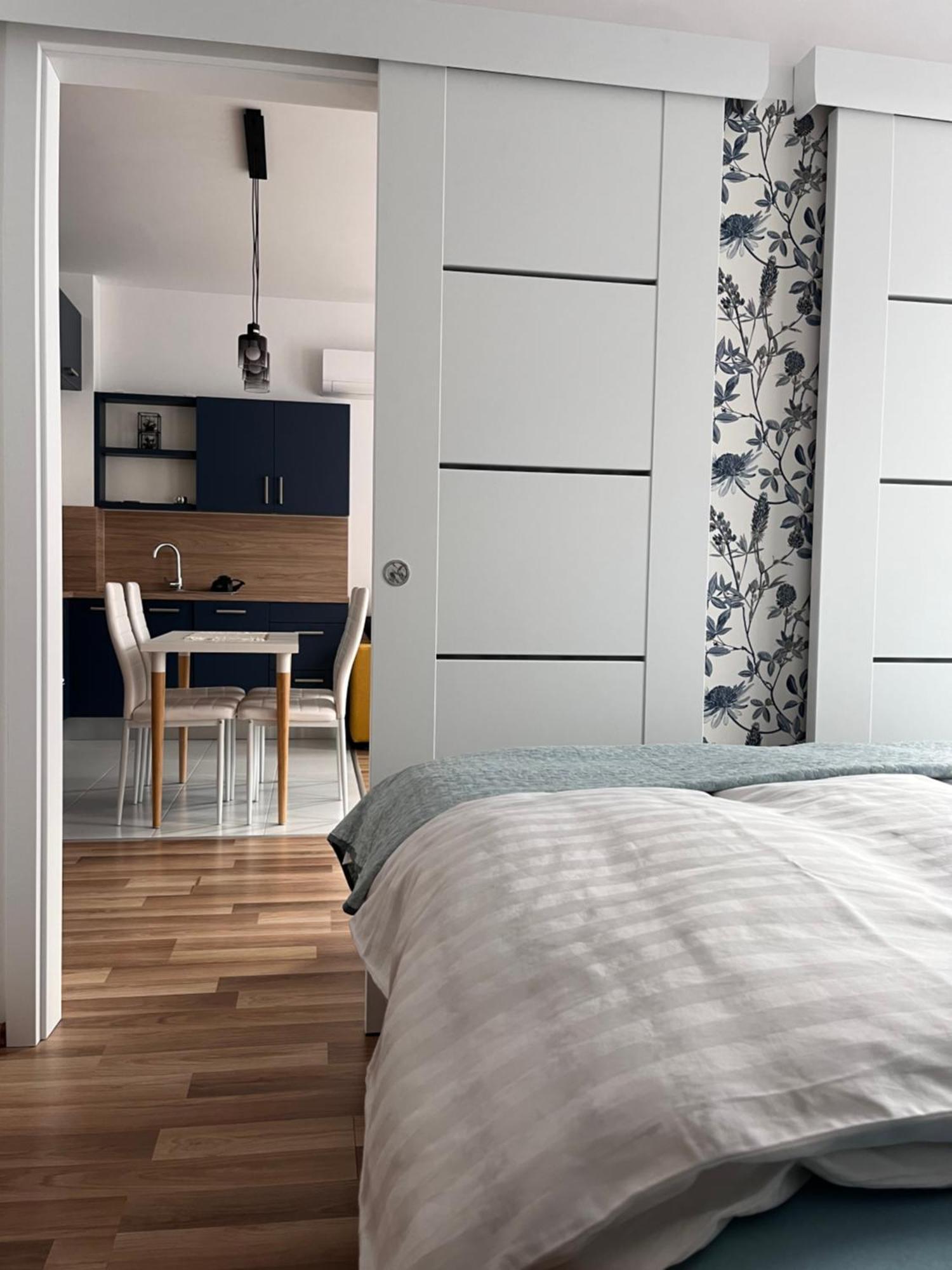 One Step Apartman - City Center With Self Check-In โซมบ็อตเฮย์ ภายนอก รูปภาพ