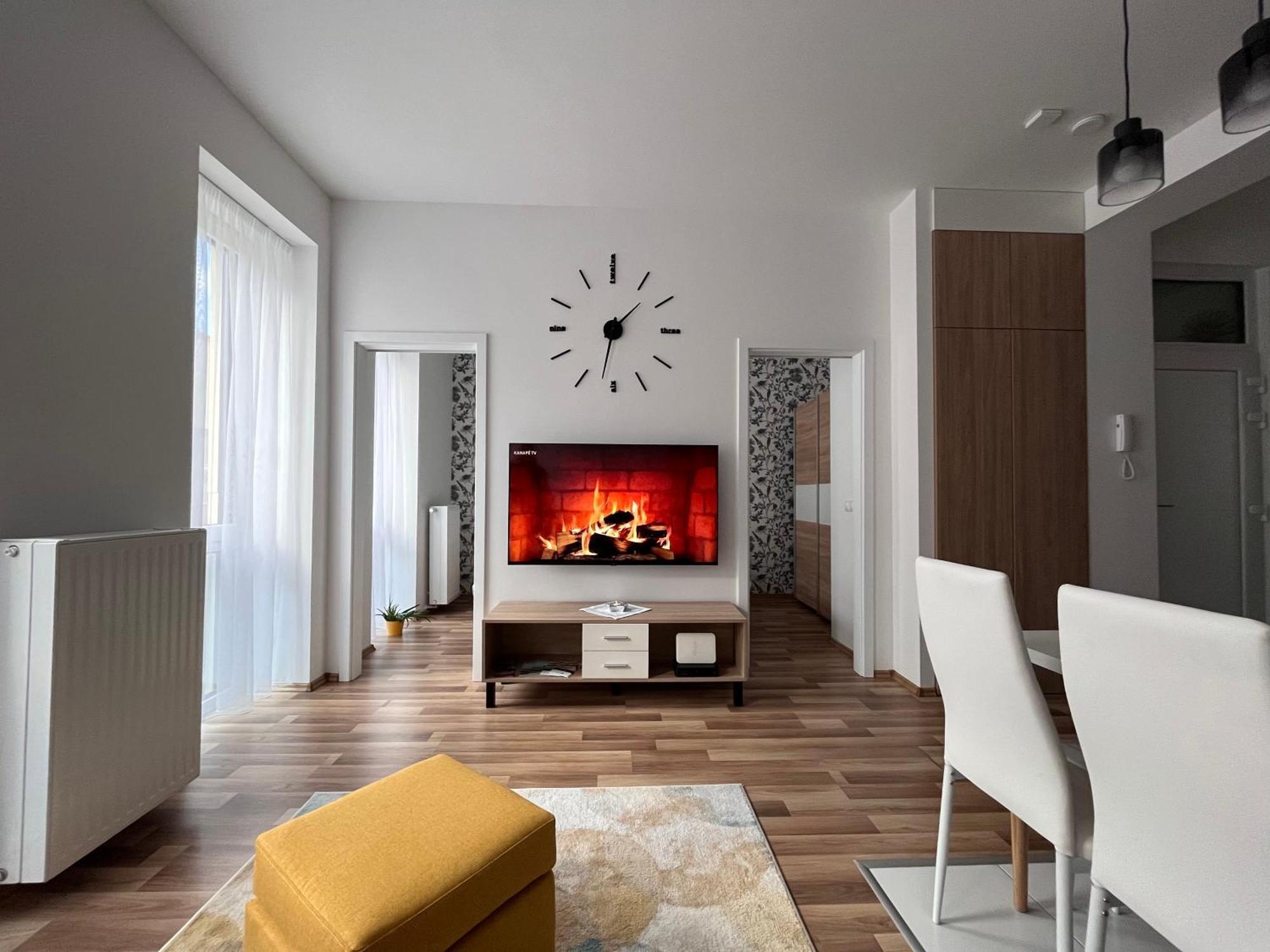 One Step Apartman - City Center With Self Check-In โซมบ็อตเฮย์ ภายนอก รูปภาพ